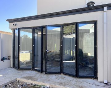 Bi-fold door